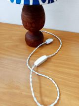 Lampe en bois brutaliste et abat-jour sur mesure