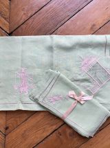 Nappe à thé carrée verte et serviettes assorties, décor chin