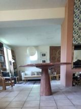 TABLE A MANGER EN TRAVERTIN ROUGE