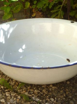 Bassine en tôle émaillée blanche à liseret bleu 