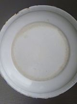 Bassine en tôle émaillée blanche à liseret bleu 