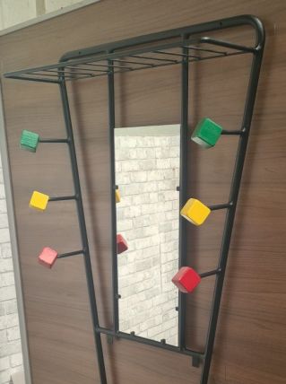 Porte-manteaux mural en métal et bois avec miroir et porte-p