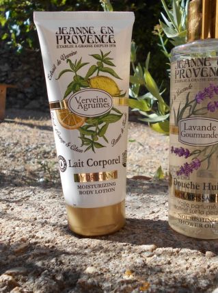 bouteille jeanne en provence lait corps verveine huile douch