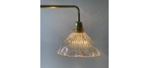 ANCIENNE LAMPE POTENCE LAITON ET VERRE PRISMATIQUE XXL 