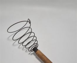 Ancien fouet de cuisine