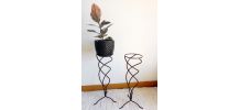 Paire de porte plantes en fer forgé torsadé 