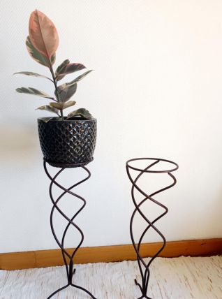 Paire de porte plantes en fer forgé torsadé 