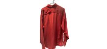Chemise en soie rouge 