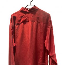 Chemise en soie rouge 