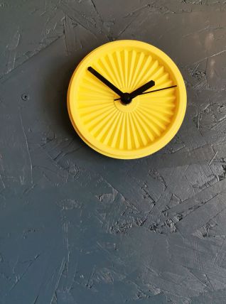 Horloge pendule murale vintage silencieuse Tupperware jaune