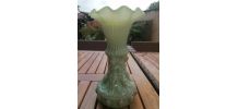 Vase en opaline vert clair 