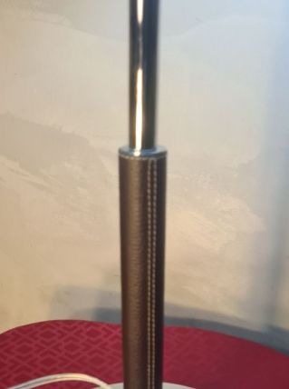 lampe gainé de cuir  1975   a   85   dans le style ADNET Jac