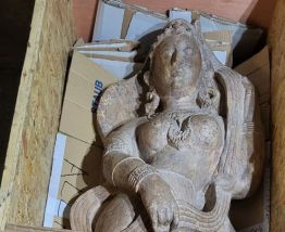 Statue en pierre sculptée