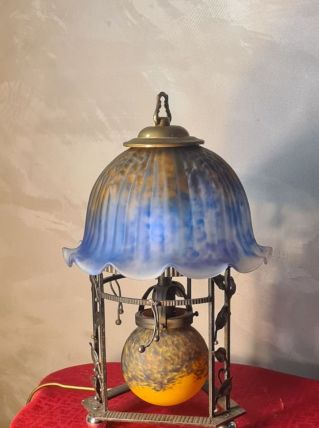 lampe kiosque fer forgé  1930 art deco pate de verre moulé ,