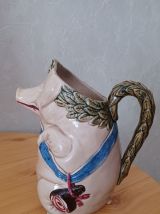 Pichet en faïence  barbotine " Le cochon  au jambon" H=23 cm