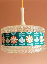 Suspension en plexiglas et fleurs vintage 1970 
