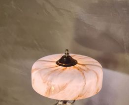 lampe 1900 laiton bronze bois, abat jour opaline marbré 43x2