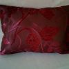 Coussin en tissu velours bordeaux 