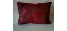 Coussin en tissu velours bordeaux 