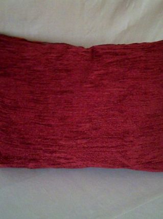 Coussin en tissu velours bordeaux 