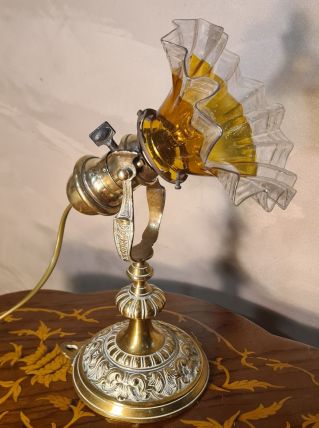 lampe1920 bronze et laiton a bascule et tulipe translucide e
