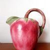 Pichet en barbotine fraise vintage 