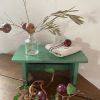Grand repose-pieds vintage en bois vert menthe.