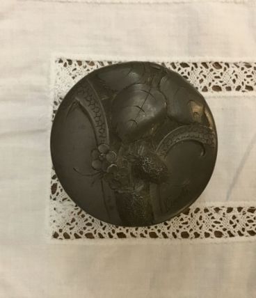 Boîte en étain art nouveau