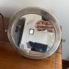 Miroir rond grossissant vintage en métal 