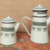Cafetière et théière en tôle émaillée (Geneviève Lethu)
