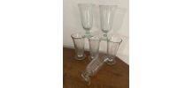 6 flûtes au verre épais.