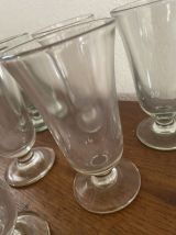 6 flûtes au verre épais.