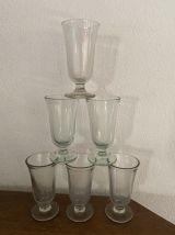 6 flûtes au verre épais.
