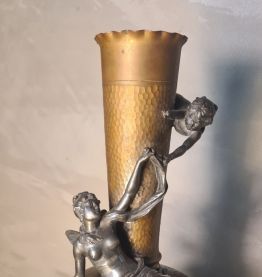 vase laiton et personnages ,art nouveau etain 1890 a 1900  s