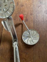 Petite moulinette vintage  Guillouard à Nantes