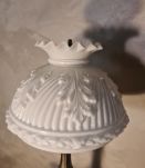 lampe regule patiné et abat jour 1900 opaline blanche moulé 