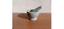 Mortier et pilon en pierre naturelle