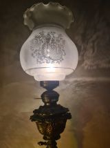 lampadaire fonte d acier Guéridon  ouvragé avec suppor à 3 n