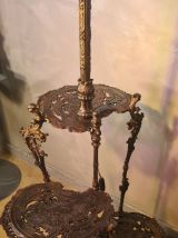 lampadaire fonte d acier Guéridon  ouvragé avec suppor à 3 n