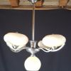 Lustre art deco chrome et opaline jaune pale 