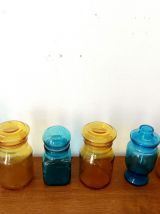 Six pots en verre coloré vintage