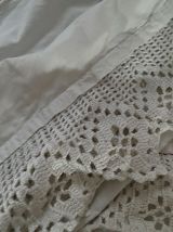 Lot bordures étagère crochet main en coton perlé blanc.