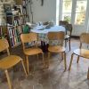 Lot de 4 chaises bistrot années 1960 bois clair
