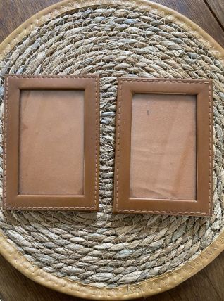 Paire petits cadres photos vintage en cuir marron.