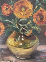 Nature morte bouquet de soucis dans un vase.