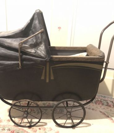 landau de poupée ancien