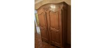 Superbe Armoire de Style Louis XV en Bois Massif