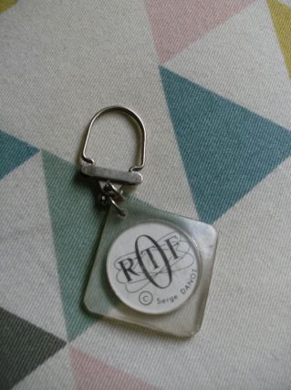 porte clefs manege enchanté pere pivoine  