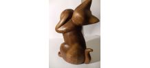 statuette bois chat jouant avec balle 