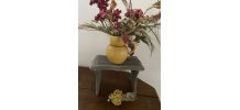 Petit banc repose pied bois massif gris ardoise.